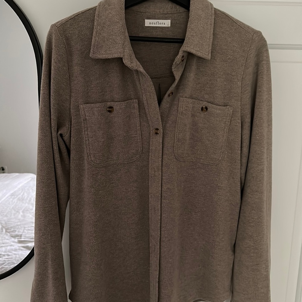 Beautiful taupe light weight shacket